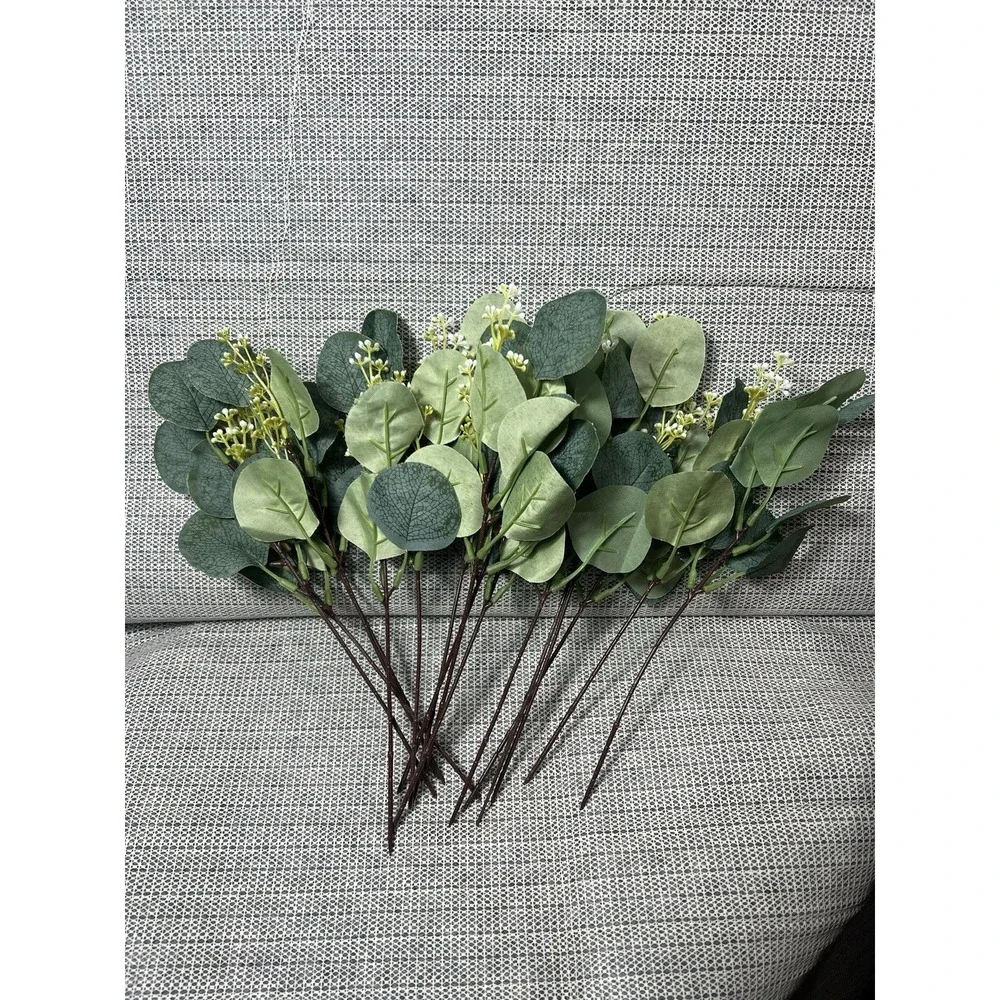 16 Pcs Faux Eucalyptus Green Leaves Stems Artificial Planta Picks